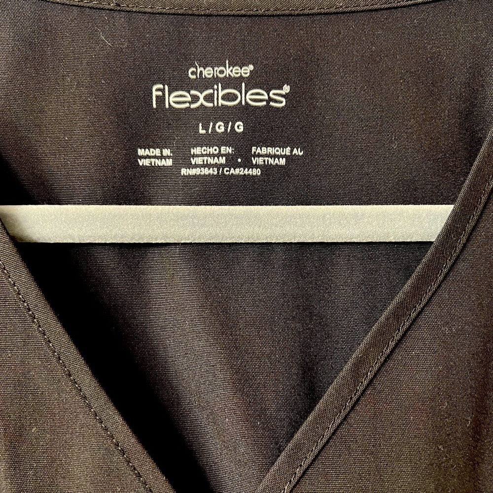 NEW Cherokee Flexibles V-Neck Scrub Top w/ Knit Panels, Black, Size L - Picture 8 of 8